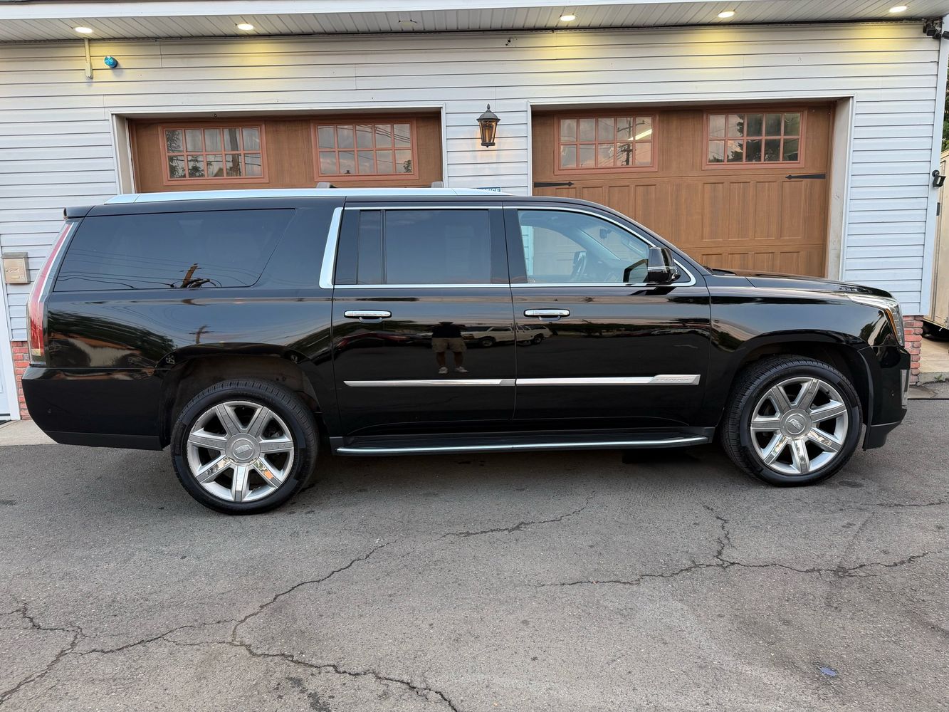 cadillac escalade esv 2018 1GYS4HKJ4JR103821 image cadillac escalade esv 2018 1GYS4HKJ4JR103821 image